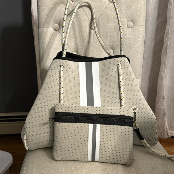Haute Shore Tote - Picture 3 of 12